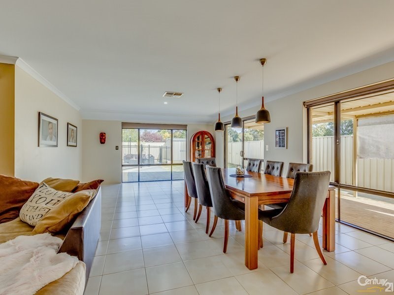 17 Fulmar Way, Seville Grove WA 6112