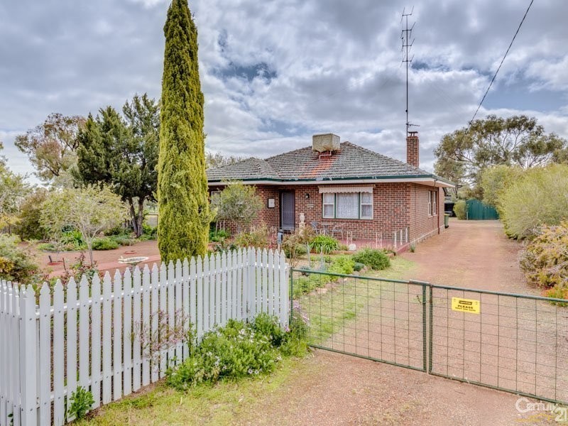42 Great Southern Highway, Beverley WA 6304