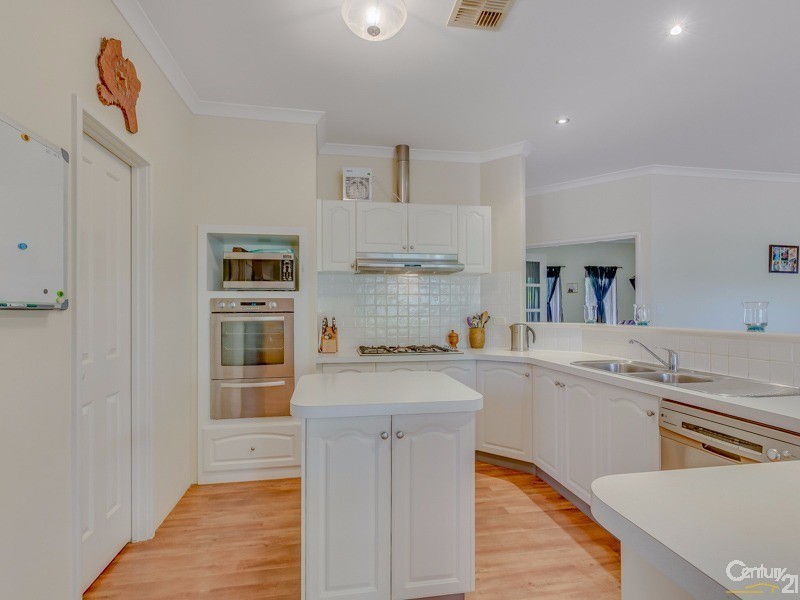 8 Darling Range Drive, Bedfordale WA 6112