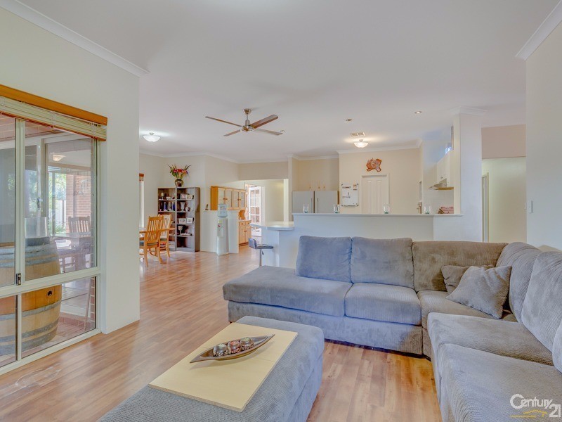 8 Darling Range Drive, Bedfordale WA 6112