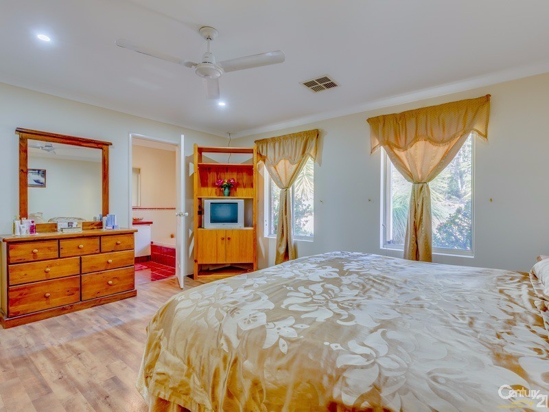 8 Darling Range Drive, Bedfordale WA 6112