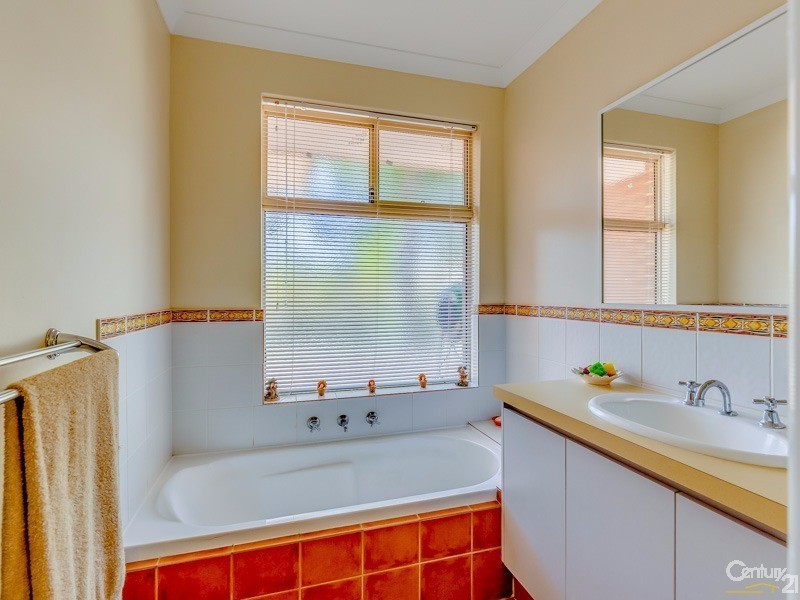 8 Darling Range Drive, Bedfordale WA 6112