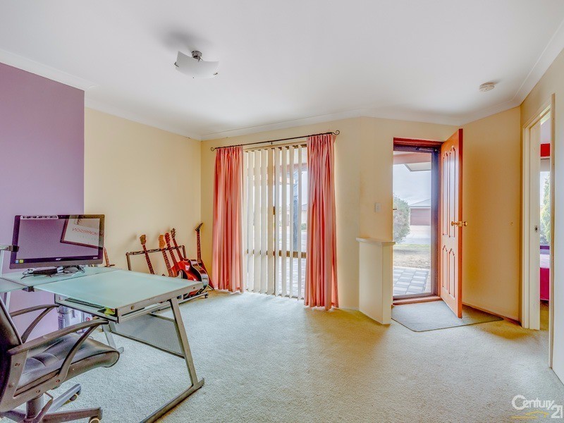 32 Colchester Avenue, Orelia WA 6167