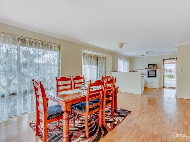 32 Colchester Avenue, Orelia WA 6167