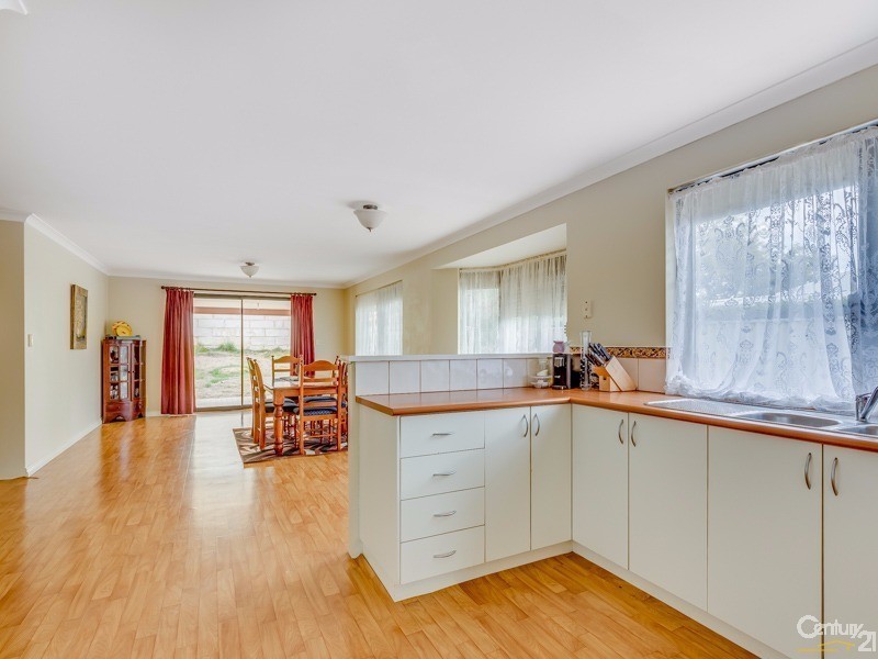 32 Colchester Avenue, Orelia WA 6167