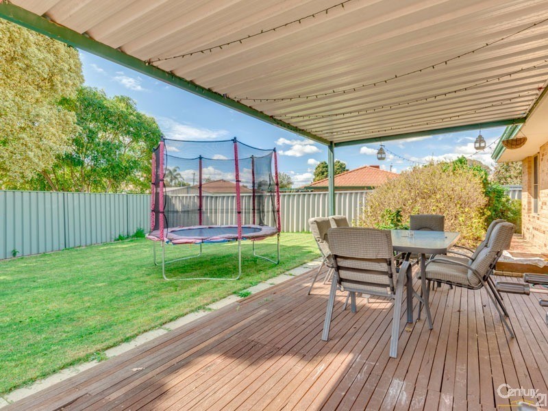 8 Oriole Way, Thornlie WA 6108