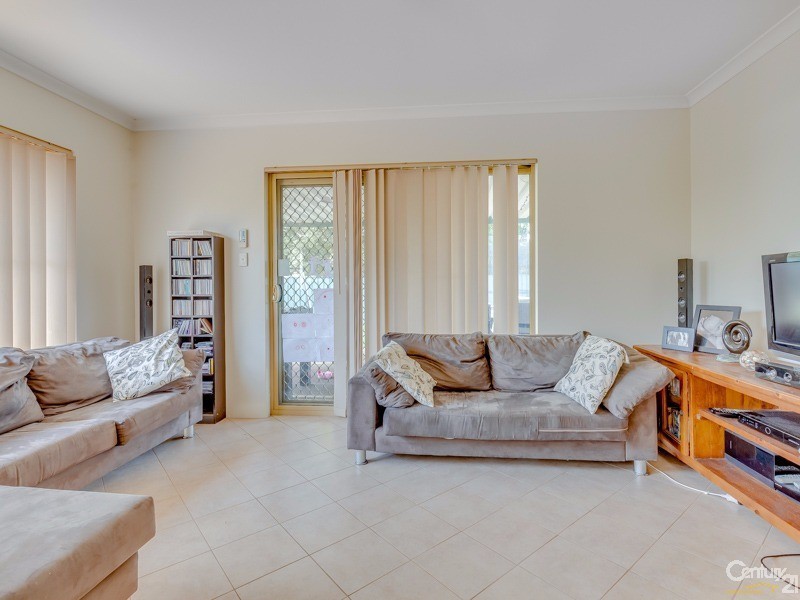 8 Oriole Way, Thornlie WA 6108