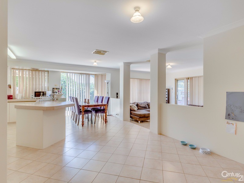 8 Oriole Way, Thornlie WA 6108