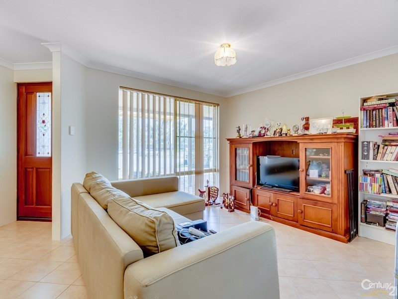 8 Oriole Way, Thornlie WA 6108