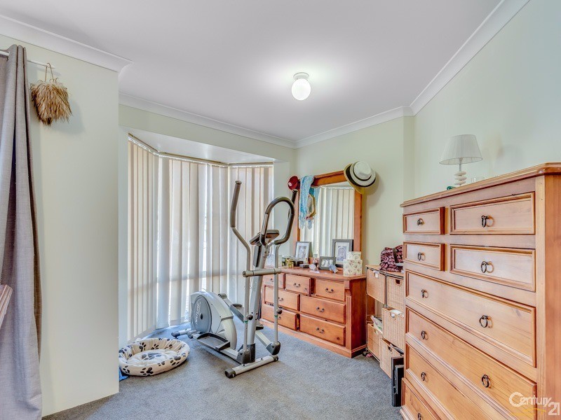8 Oriole Way, Thornlie WA 6108
