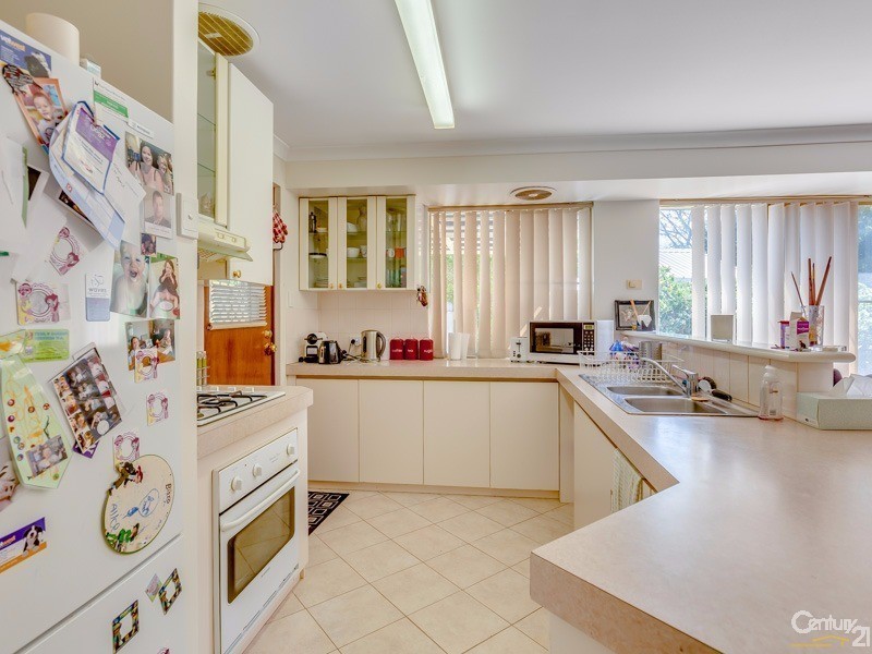 8 Oriole Way, Thornlie WA 6108