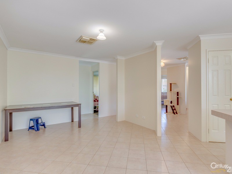 8 Oriole Way, Thornlie WA 6108