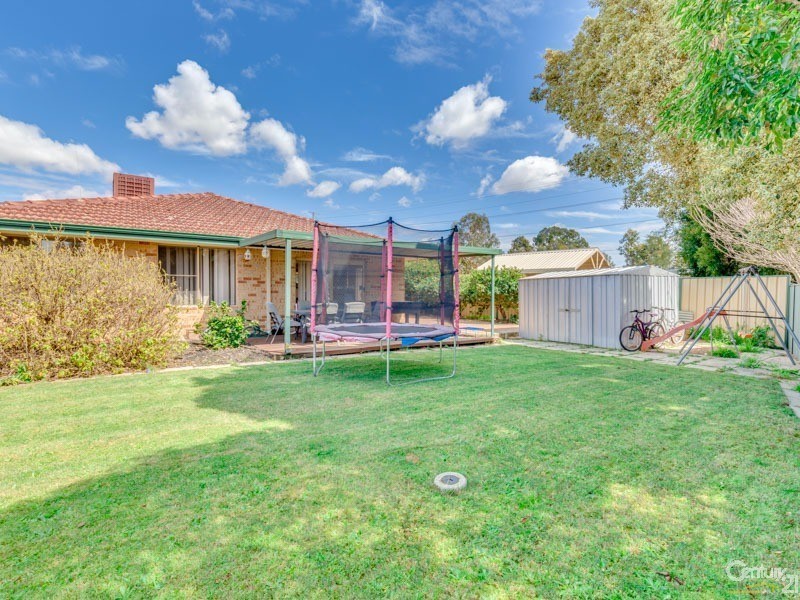 8 Oriole Way, Thornlie WA 6108
