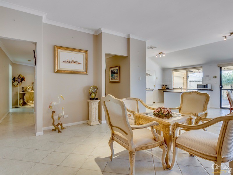 20 Fantail Way, Huntingdale WA 6110