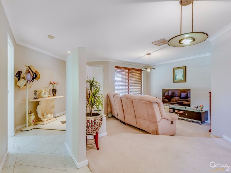 20 Fantail Way, Huntingdale WA 6110