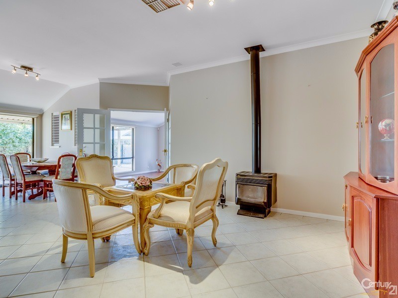 20 Fantail Way, Huntingdale WA 6110