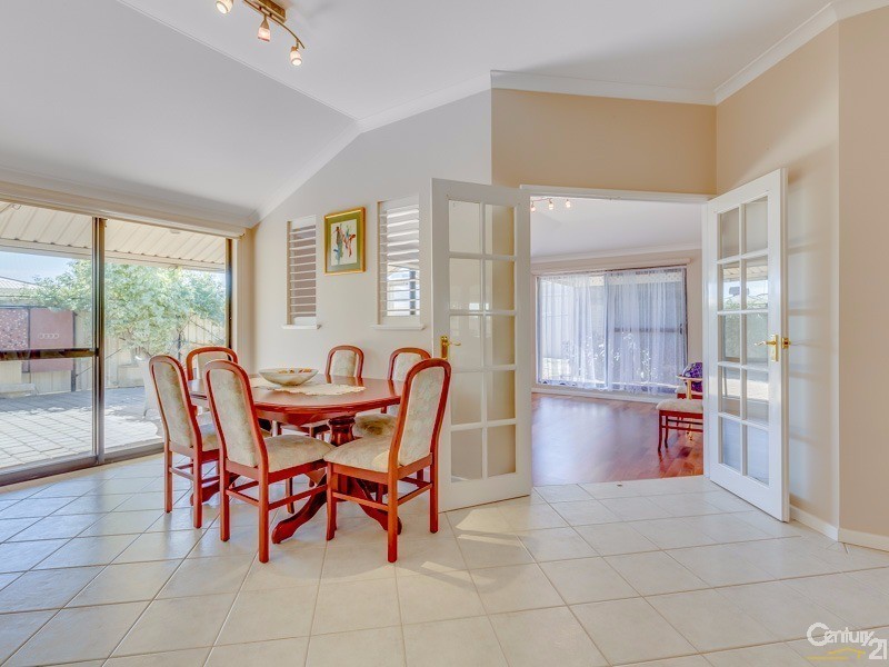 20 Fantail Way, Huntingdale WA 6110