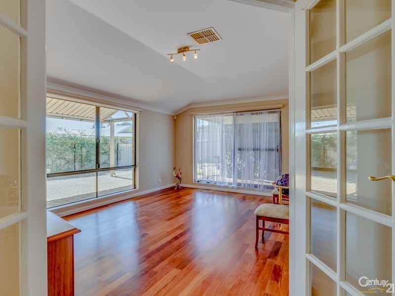20 Fantail Way, Huntingdale WA 6110