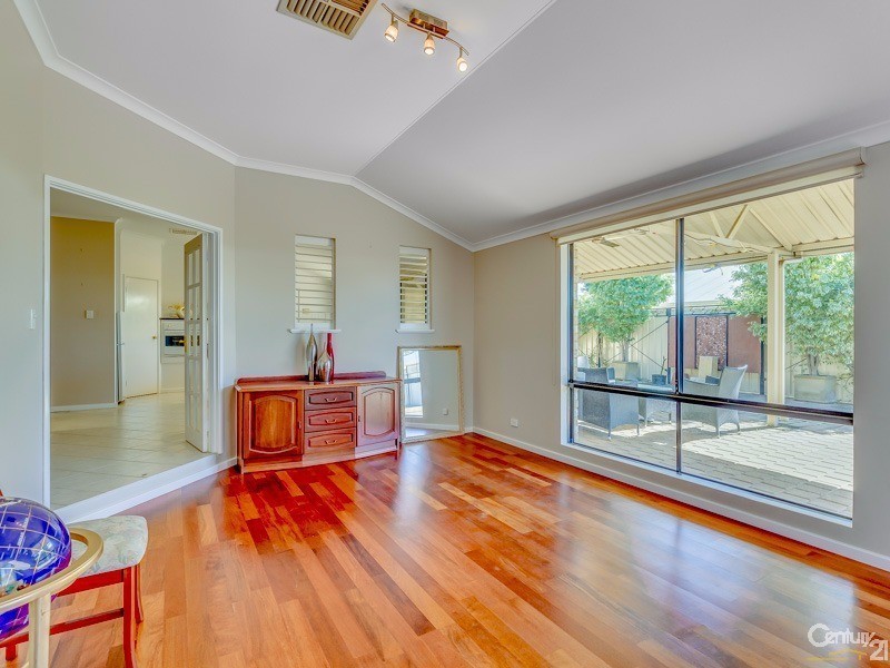 20 Fantail Way, Huntingdale WA 6110