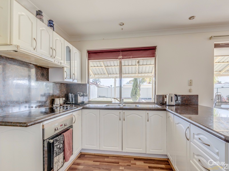 9 Lorikeet Way, Gosnells WA 6110