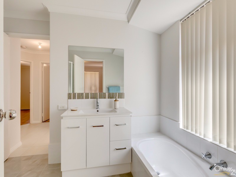 15 Ronsard Place, Yangebup WA 6164