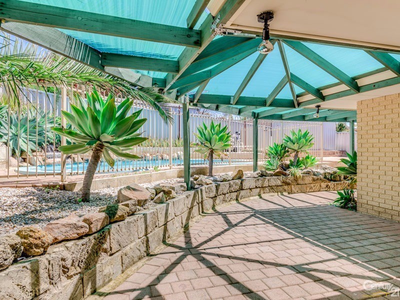 15 Ronsard Place, Yangebup WA 6164