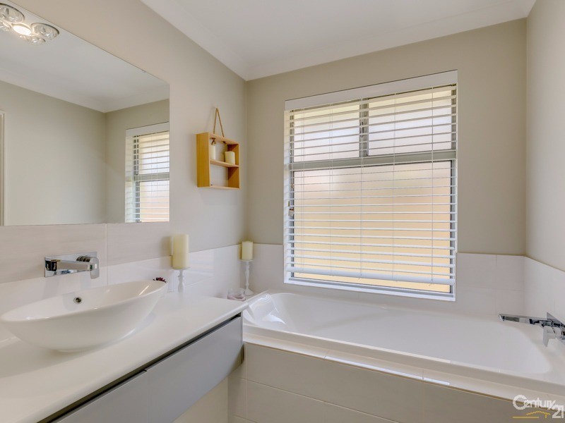 16 Bradstocks Grove, Southern River WA 6110