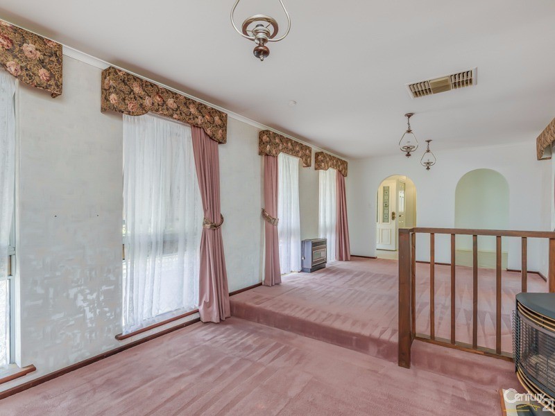 1 Melanda Street, Kelmscott WA 6111