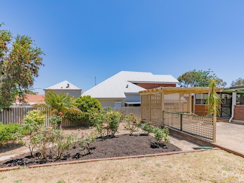 1 Melanda Street, Kelmscott WA 6111