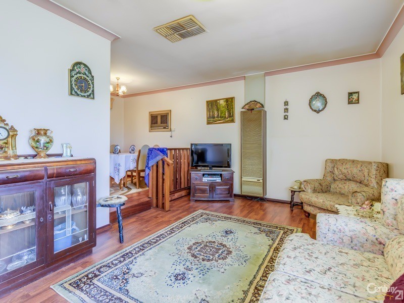 8 Lauri Court, Parkwood WA 6147