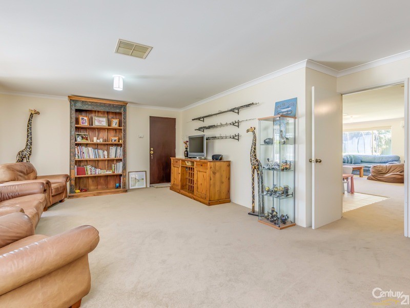 4 Pilot Road, Huntingdale WA 6110