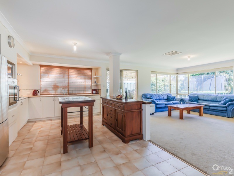 4 Pilot Road, Huntingdale WA 6110