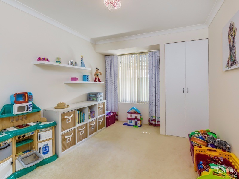 4 Pilot Road, Huntingdale WA 6110