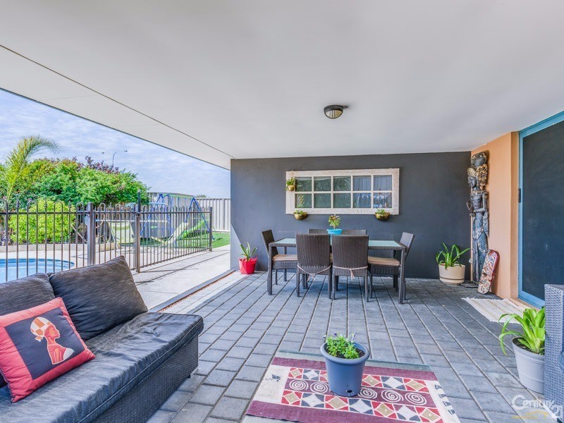 12 The Lakes Boulevard, Jandakot WA 6164