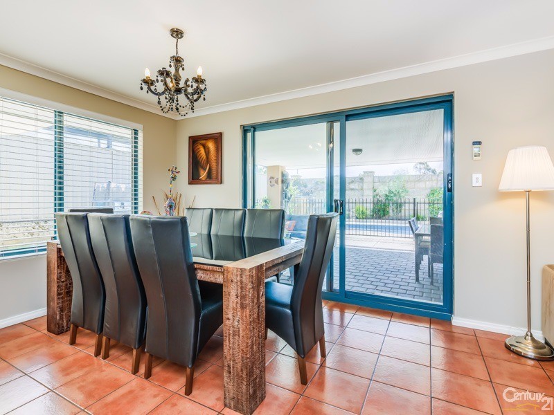 12 The Lakes Boulevard, Jandakot WA 6164