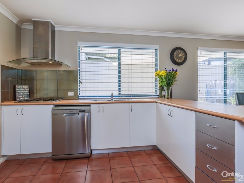 12 The Lakes Boulevard, Jandakot WA 6164