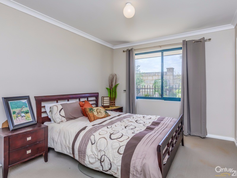 12 The Lakes Boulevard, Jandakot WA 6164