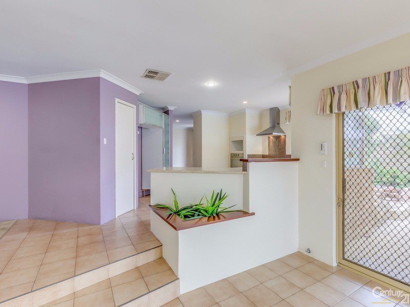 16 Amber Way, Thornlie WA 6108