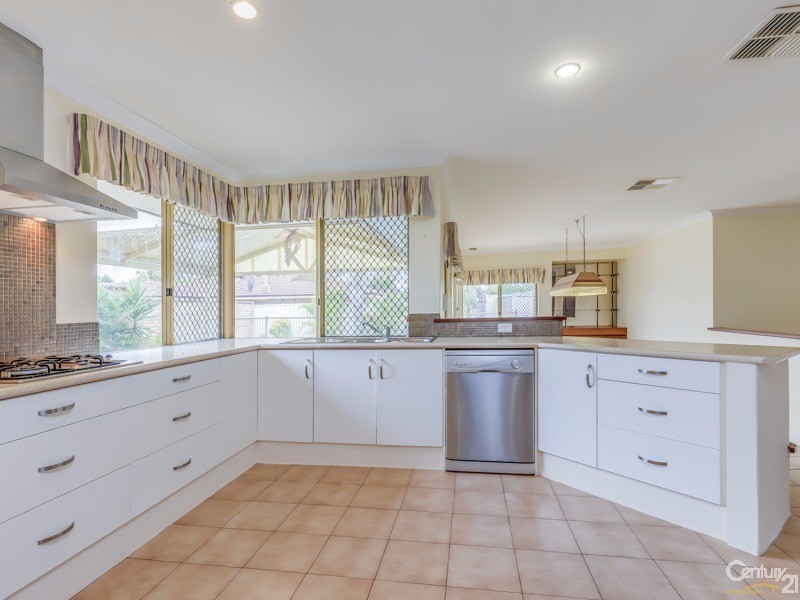 16 Amber Way, Thornlie WA 6108