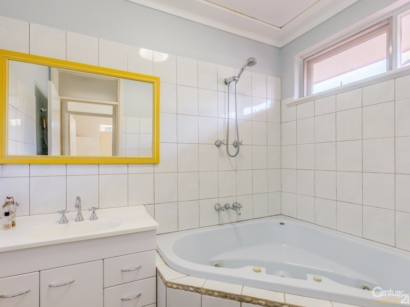 15 Princeton Court, Thornlie WA 6108