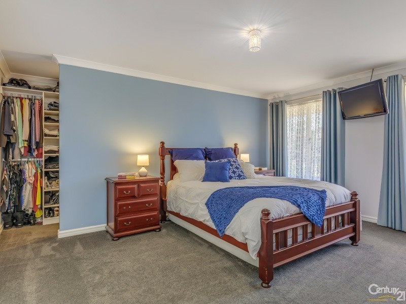 17 Frampton Crescent, Canning Vale WA 6155