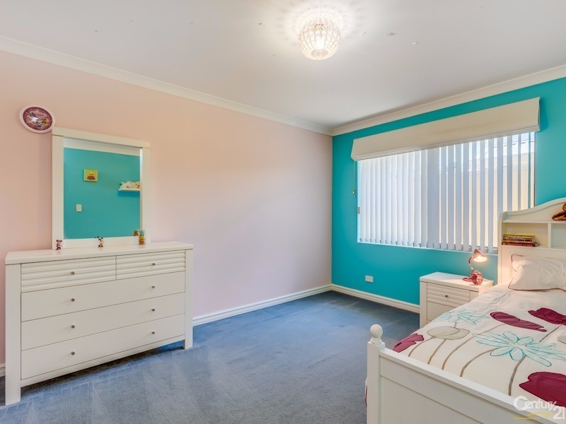 17 Frampton Crescent, Canning Vale WA 6155