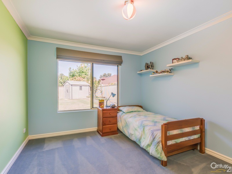 17 Frampton Crescent, Canning Vale WA 6155