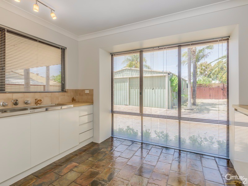 4 Amber Way, Thornlie WA 6108