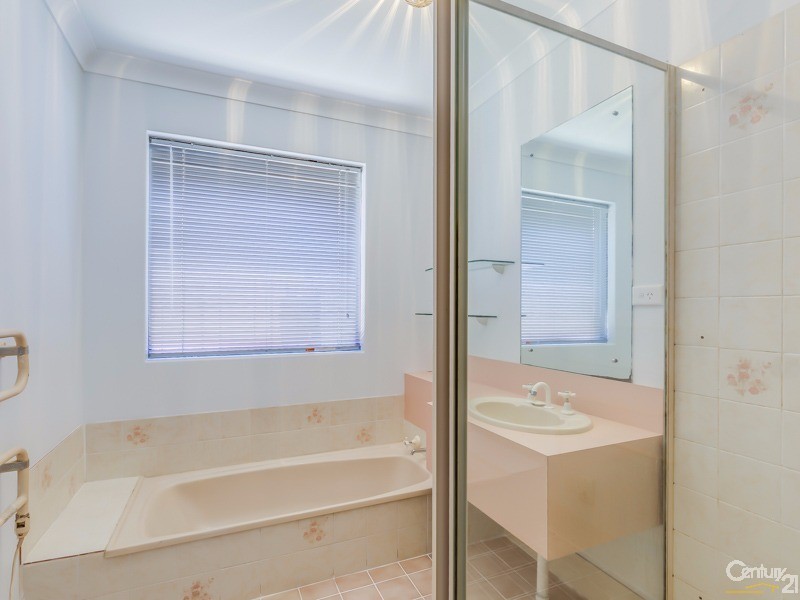 4 Amber Way, Thornlie WA 6108