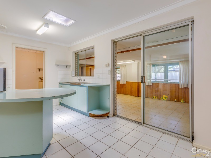 63 Parkside Drive, Thornlie WA 6108