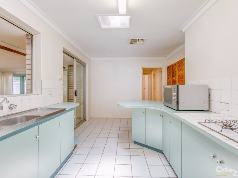 63 Parkside Drive, Thornlie WA 6108