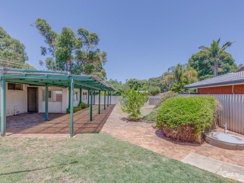 63 Parkside Drive, Thornlie WA 6108