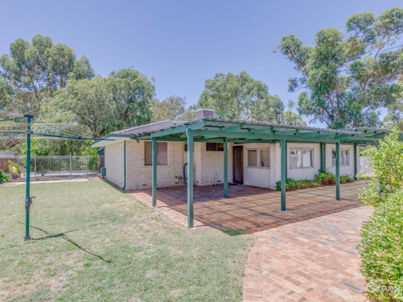 63 Parkside Drive, Thornlie WA 6108
