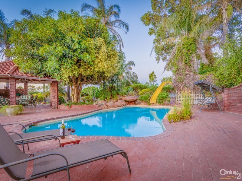 65 Basildon Road, Lesmurdie WA 6076